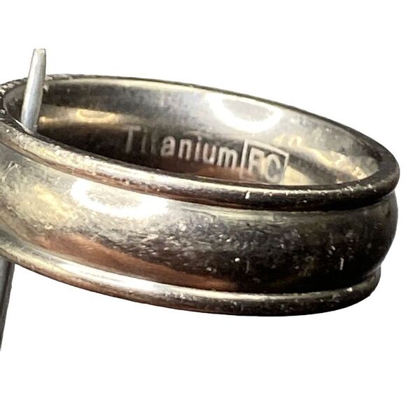 Set of two mens rings one sterling silver 925with wheat pattern one titanium mar - Picture 2 of 8